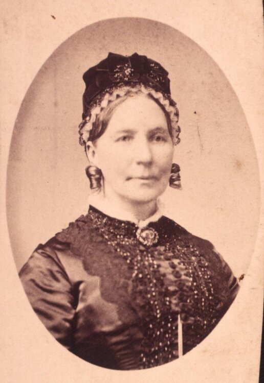Elizabeth-ca-1872.thumb.jpg.c1006585b3b755a753d8757e5124ab48.jpg
